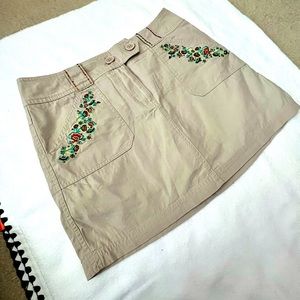 NWOT. New York & Company, skort ( skirt with a pair of Intergral shorts)